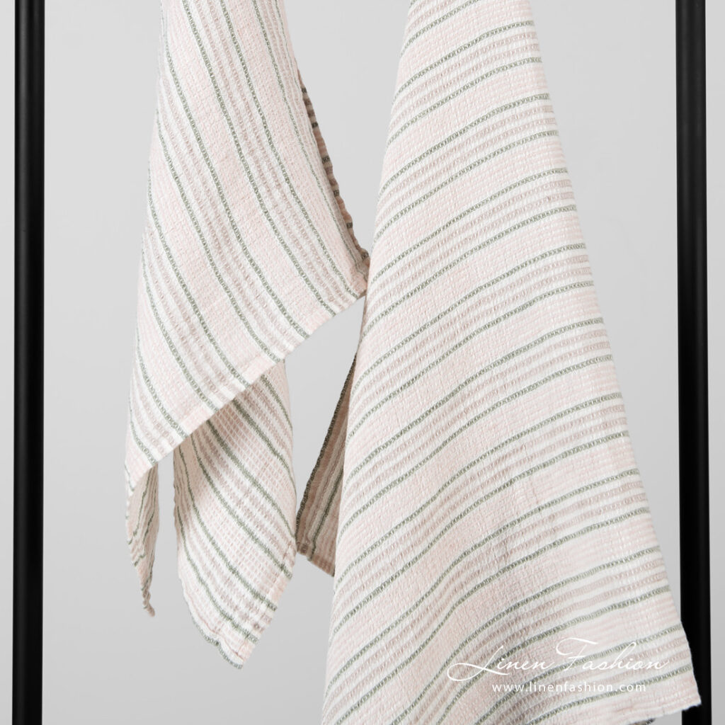 DOVERI Badehåndkle rosa 4 Linen pink waffle bath towel in different sizes.