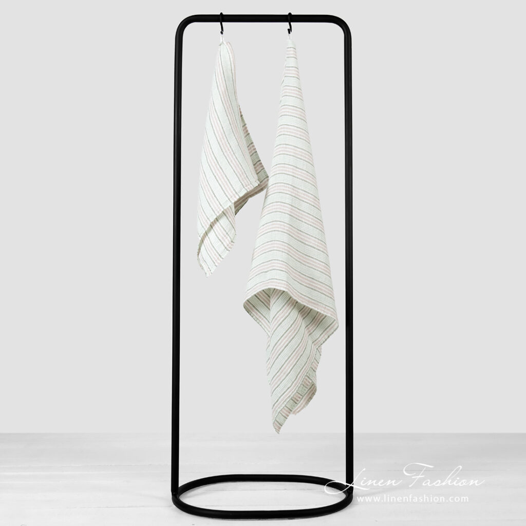 Linen green bath towel.