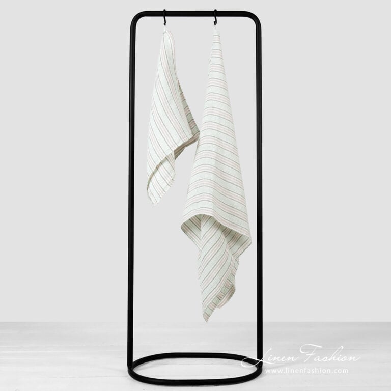 Linen green bath towel.