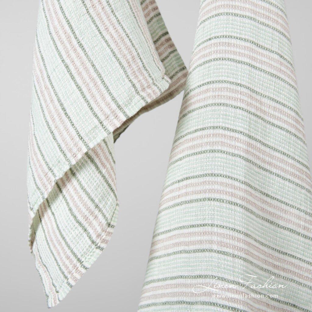 DOVERI Badehåndkle grønn 4 Linen green bath towel in different sizes.