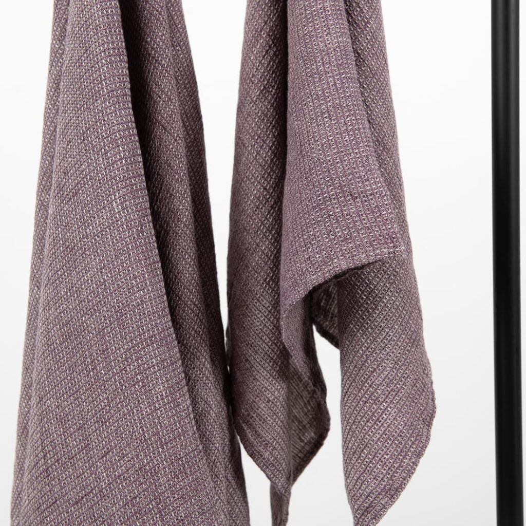 PURO Badehåndkle fiolett 2 linen violet bath towel, waffle.
