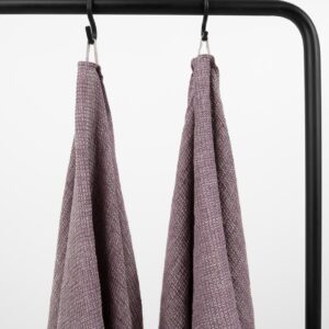 PURO Badehåndkle fiolett 6 linen violet bath towel with hanger.