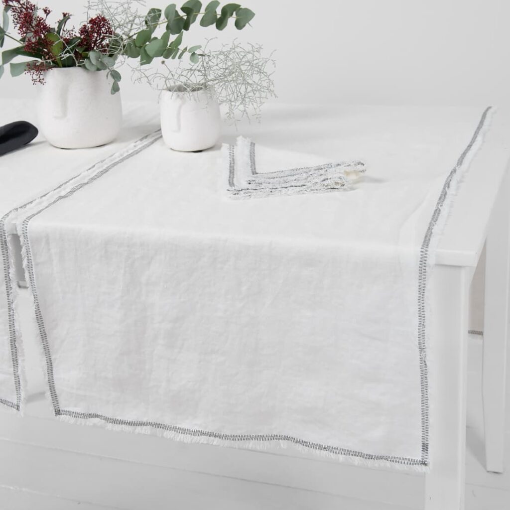 ALBA Løper hvit 2 white linen runner with decorative stitch, washed.