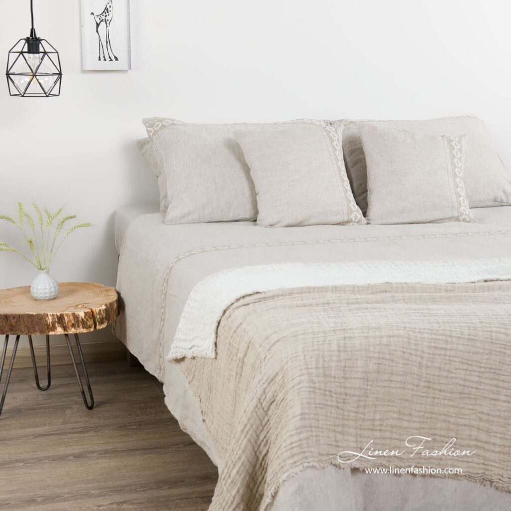 VINGO white bed linen