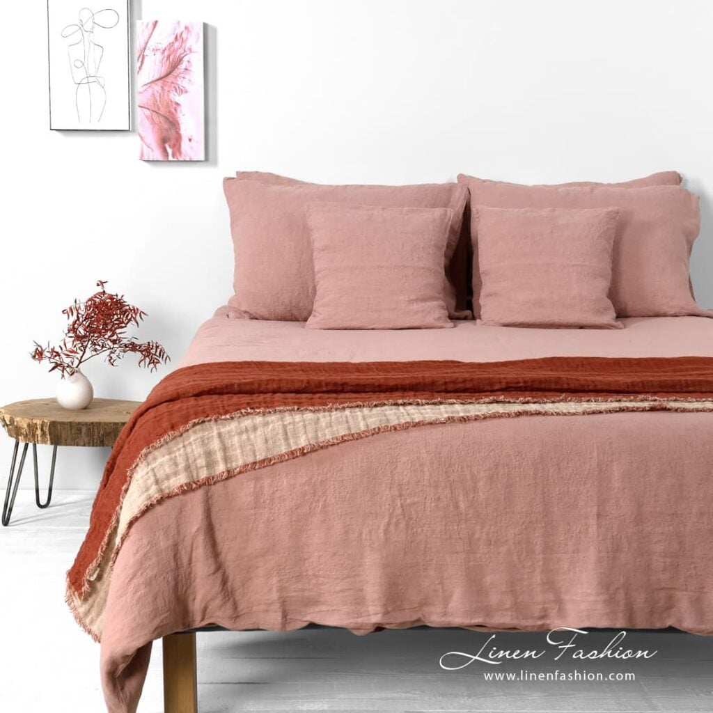 Washed bed linen ROSA is made of 100% fine, light linen.