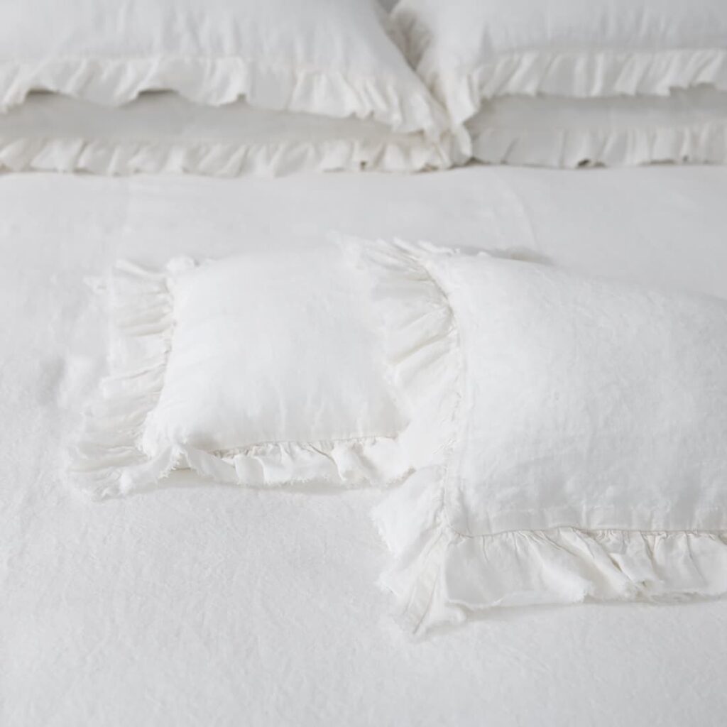 PROVANCE Sengetøy hvit 5 off white linen cushion covers