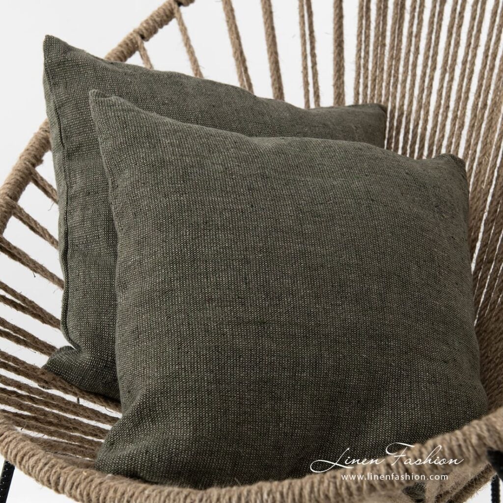 Green cushion covers Mossa in 100% linen.