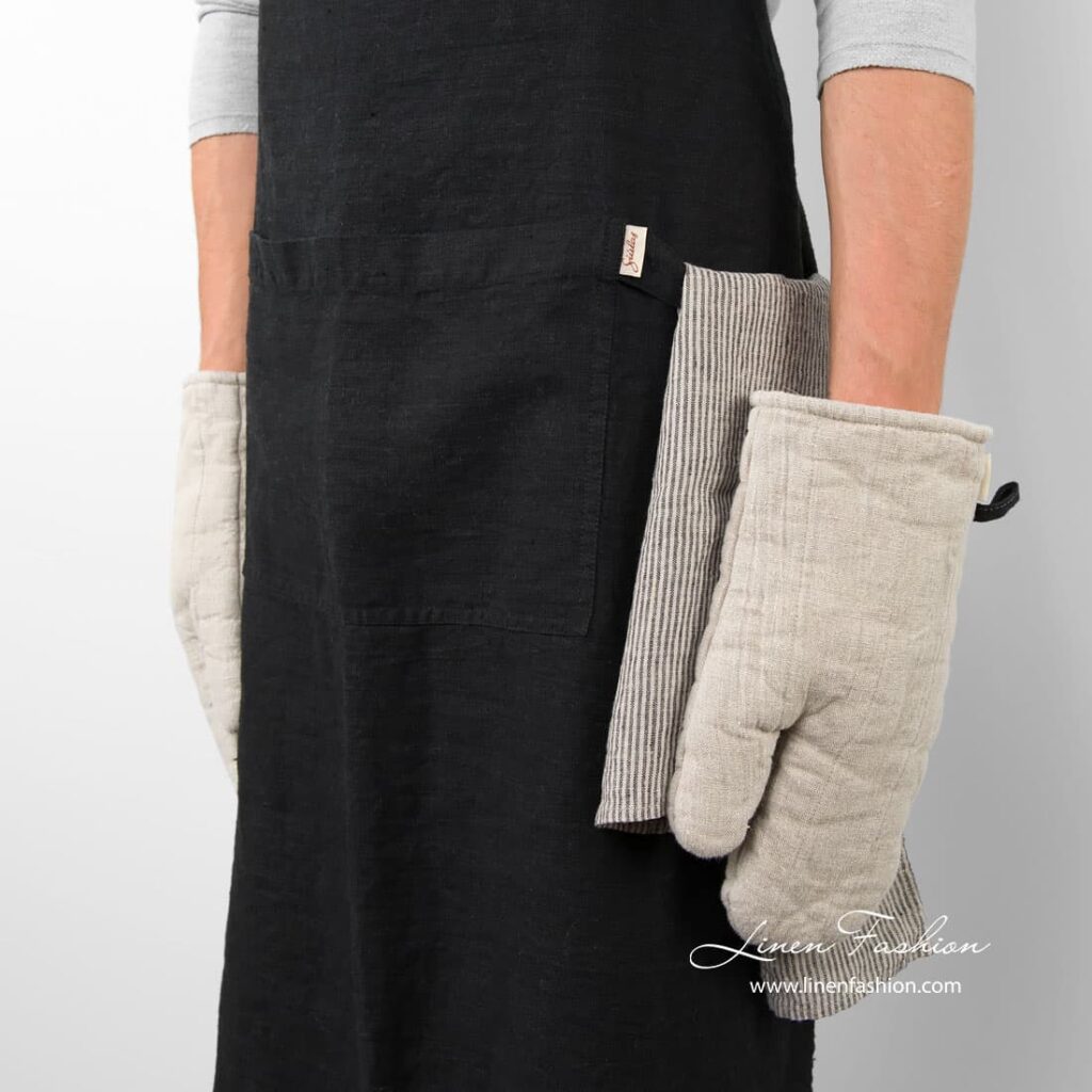 JAZZ Forkle svart 4 Black colored 100% linen apron.