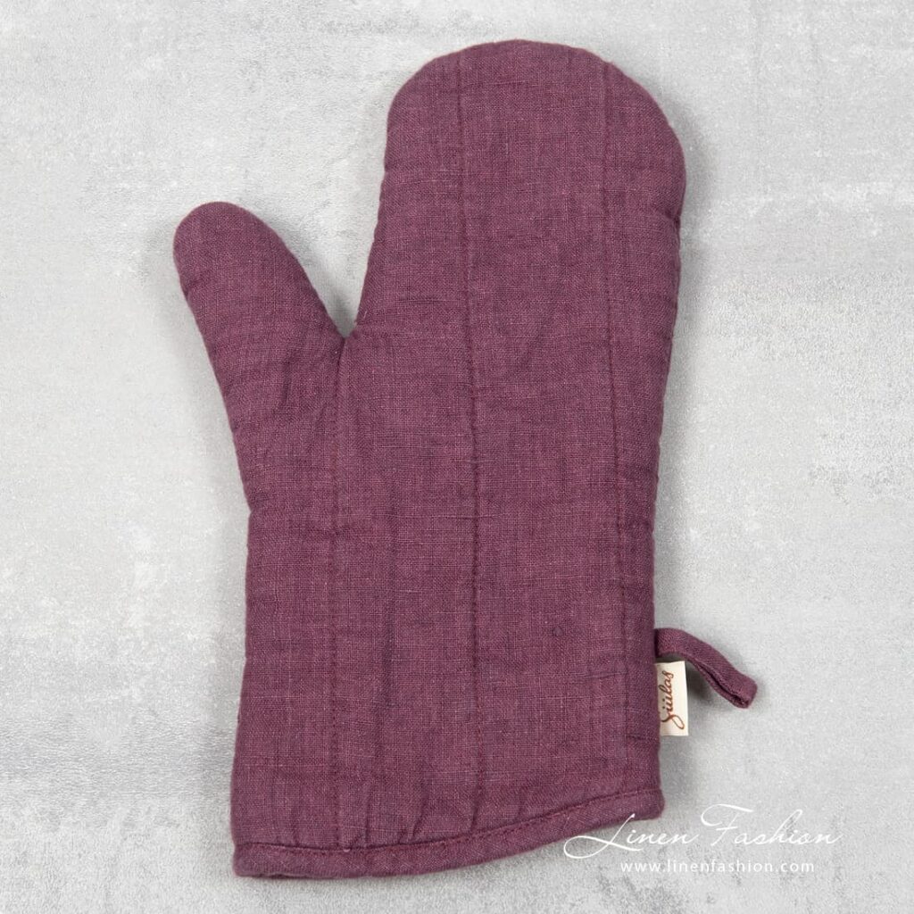 Dark red linen oven glove, Meida.