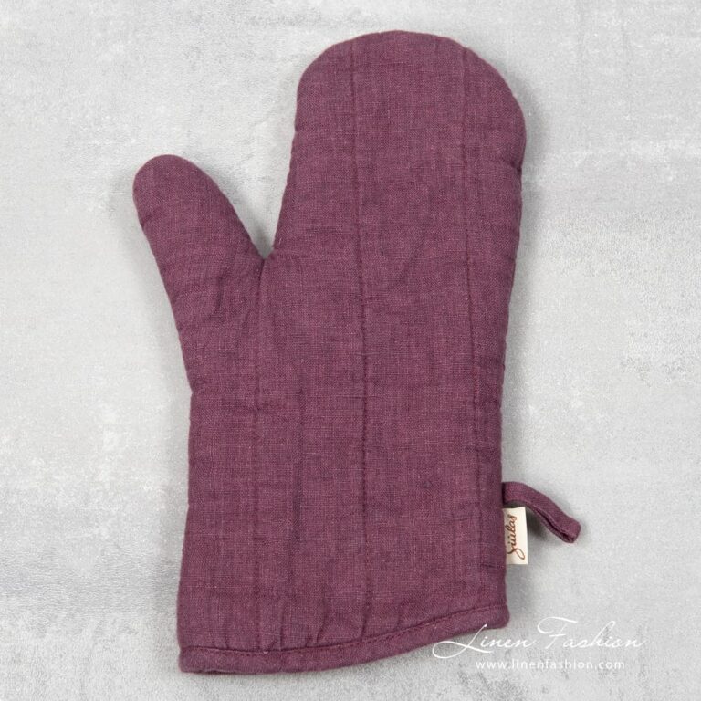 Dark red linen oven glove, Meida.