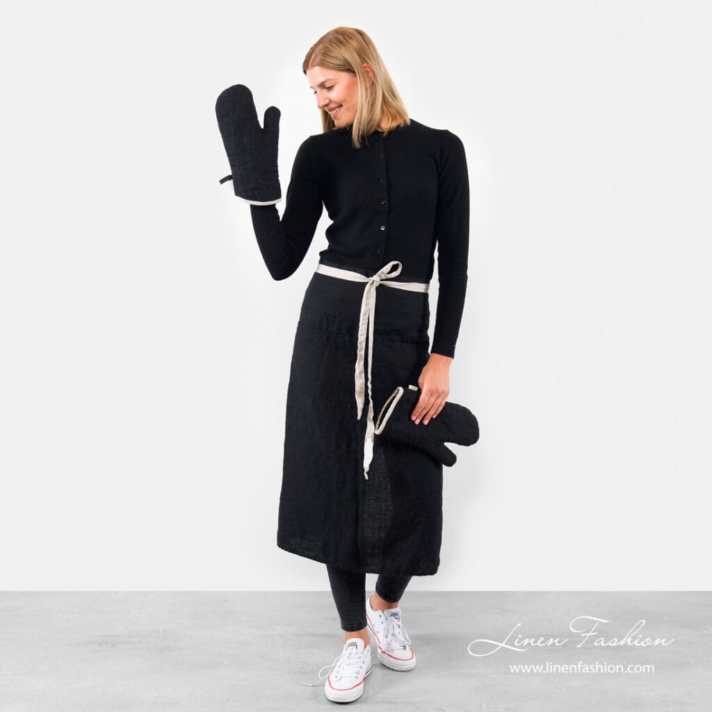 Long black linen apron BISTRO