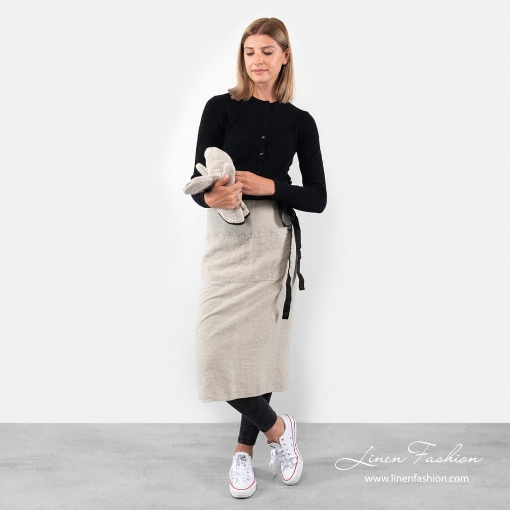 Long grey linen apron, bistro.