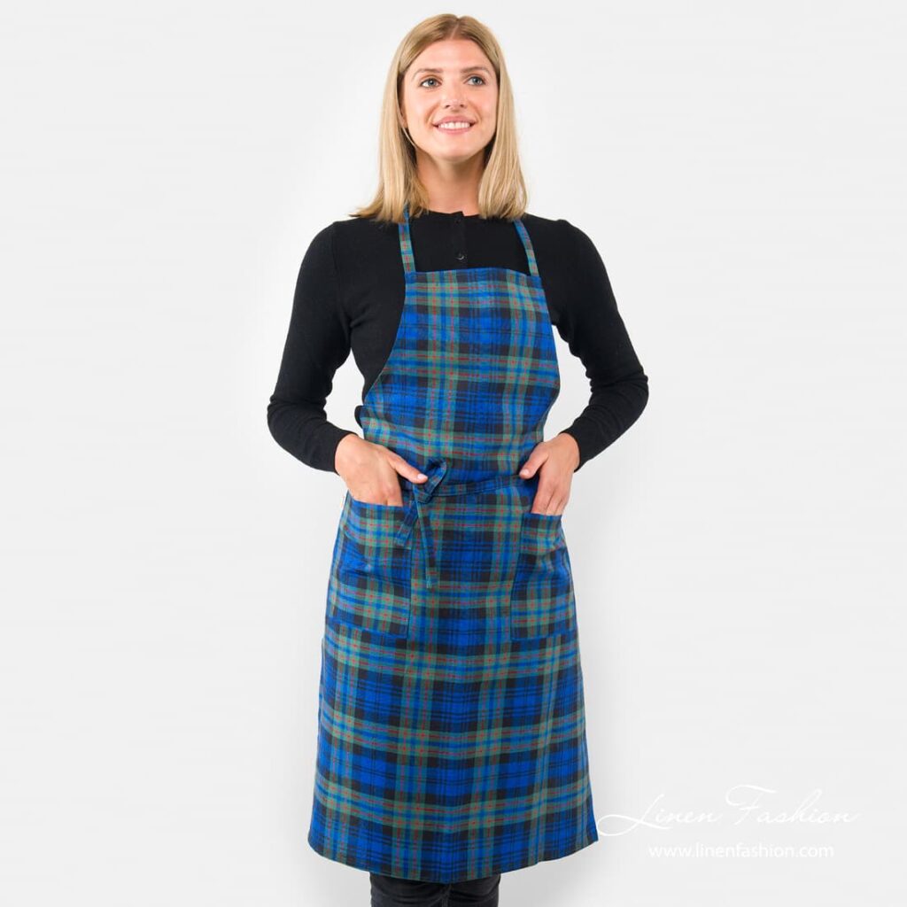 Blue/green apron, karo.