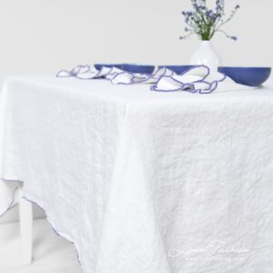 ARVO Duk hvit med fiolett kant 20 ARVO white linen tablecloth, specially washed fabric