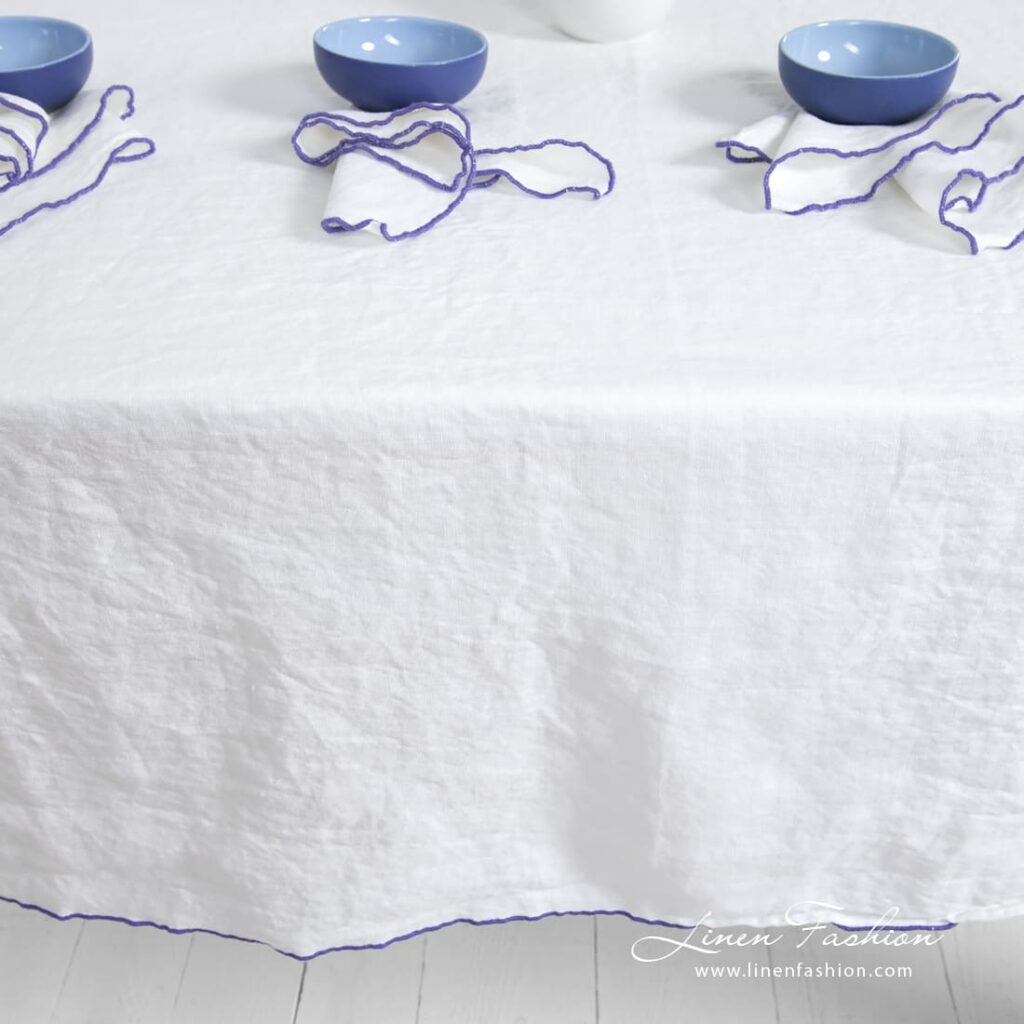 ARVO Duk hvit med fiolett kant 4 ARVO white linen tablecloth with decorative Babylock stitch around