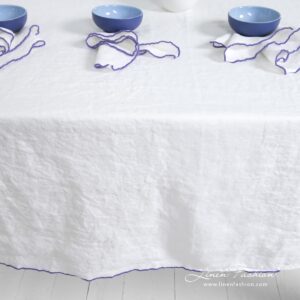 ARVO Duk hvit med fiolett kant 18 ARVO white linen tablecloth with decorative Babylock stitch around