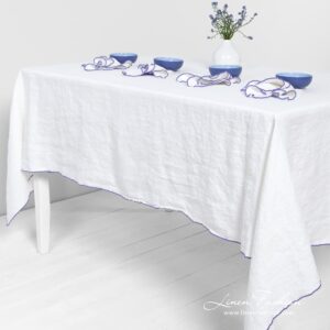 ARVO Duk hvit med fiolett kant 16 ARVO white linen tablecloth with violet border