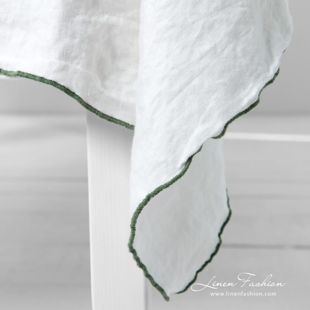 ARVO Duk hvit med olivenfarget kant 5 ARVO white linen tablecloth with Babylock stitch in green