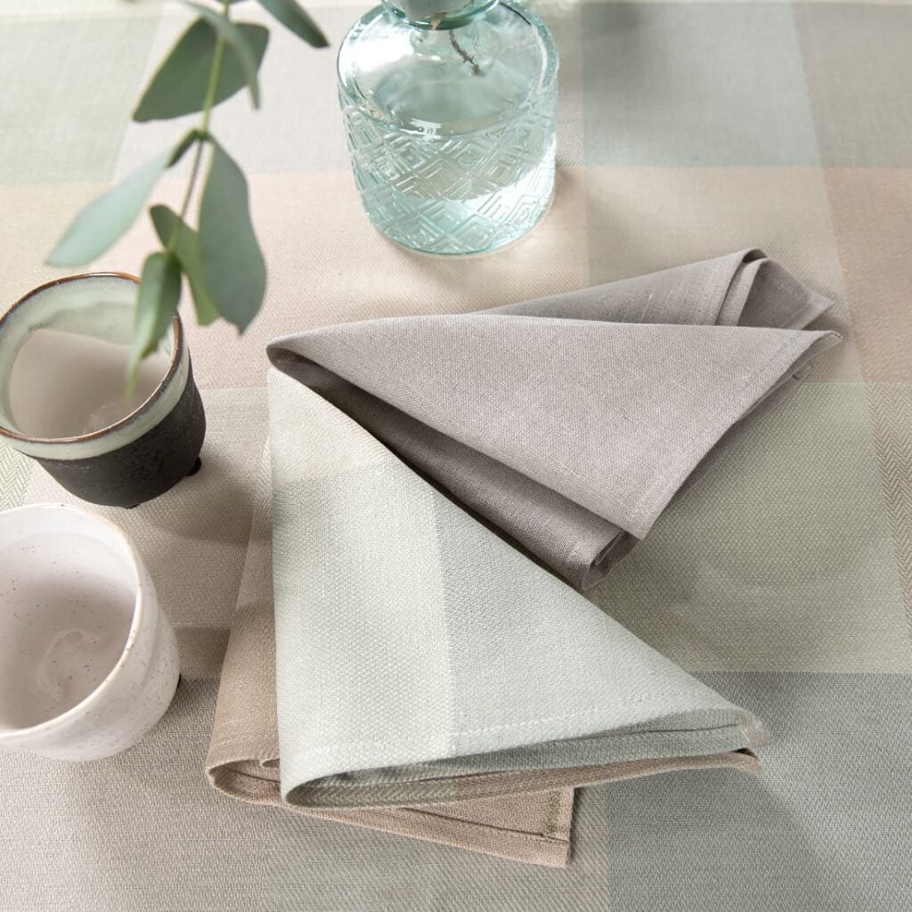 NATA Duk grønnlig 7 linen cotton tablecloth checks beige green, with napkins