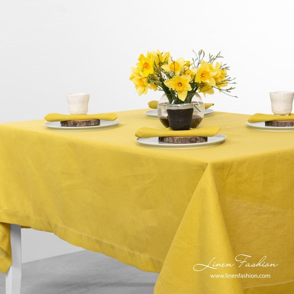 Yellow tablecloth, luna.