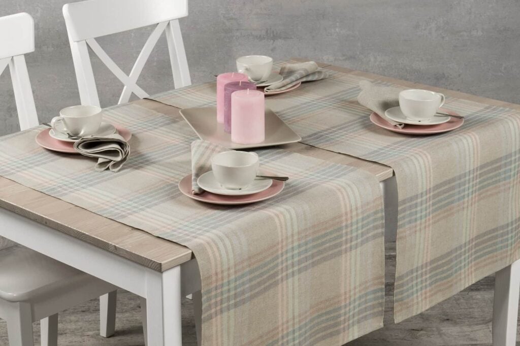 DELTA Løper lys grå 1 DELTA Løper lys grå