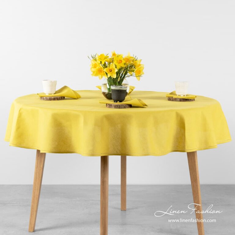 Round oval yellow tablecloth, luna.