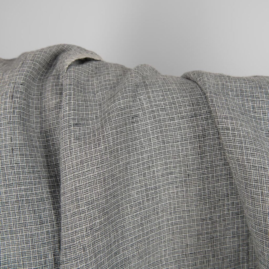 Linstoff vasket mørkegrå farge 3 Linen fabric washed dark grey colour close up detail view