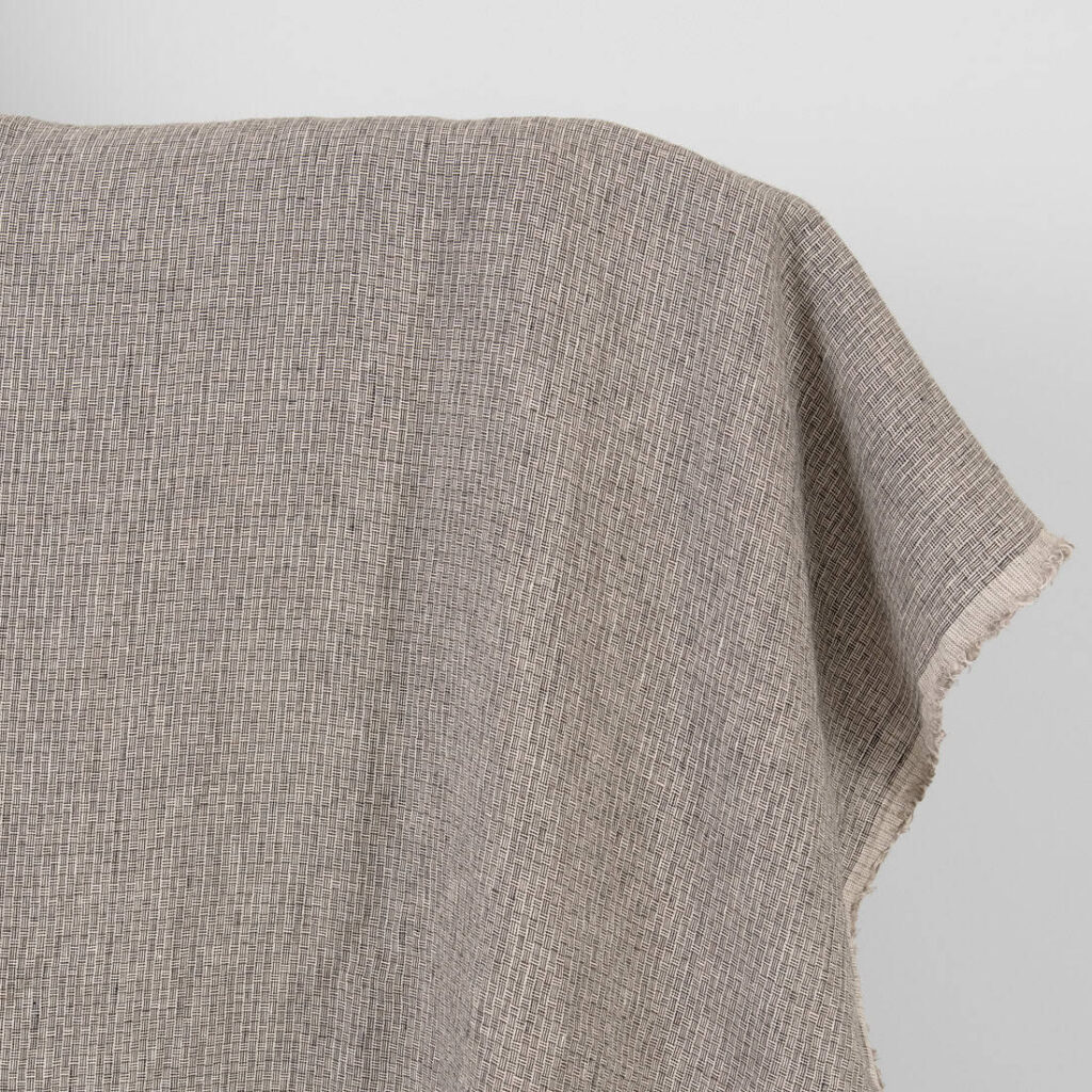 Linstoff rosa-svart lite mønster vasket 2 Washed linen fabric pink-black small pattern