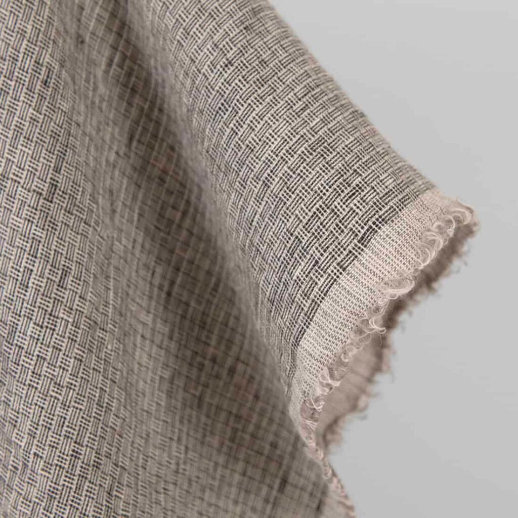 Linstoff rosa-svart lite mønster vasket 3 Washed linen fabric pink-black small pattern, fabric edge