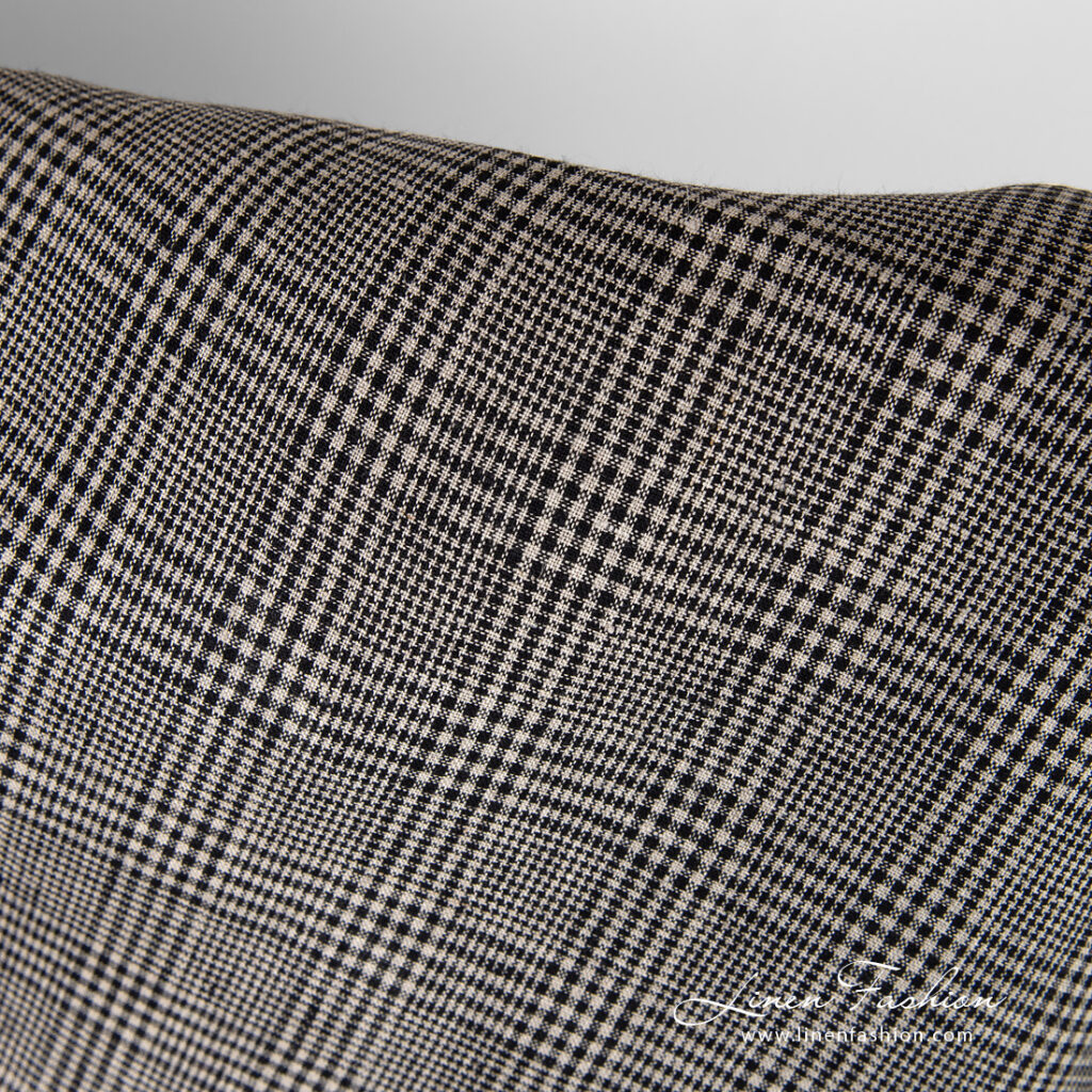 Linstoff i svarte og gråaktige ruter 3 Checked linen frabric with natural (undyed) and black yarns