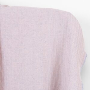 Halvlinstoff lyserosa og lyseblått fiskebein, vasket