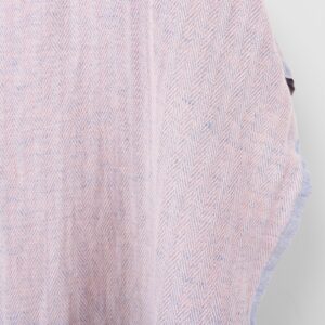 Halvlinstoff lyserosa og lyseblått fiskebein, vasket