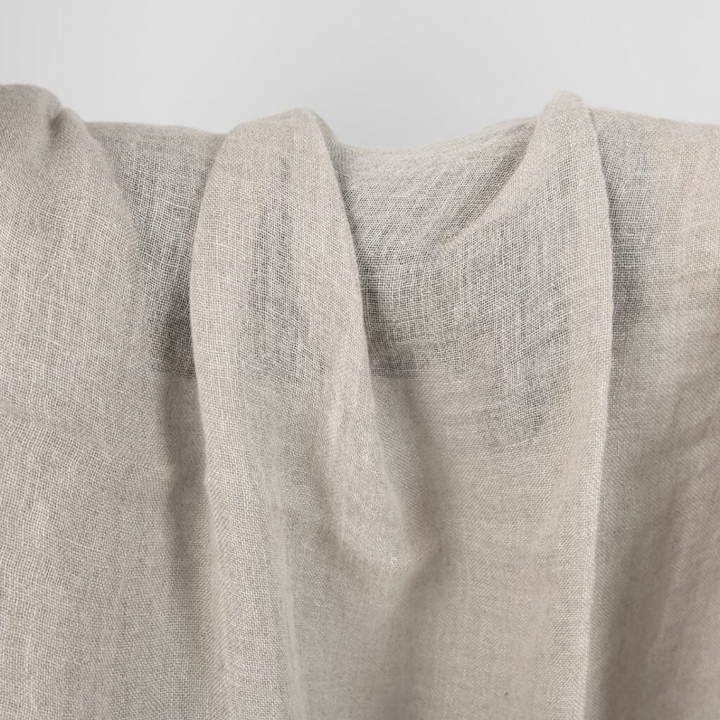 Naturgrått gjennomsiktig linstoff vasket 3 Natural linen washed gauze fabric, width 150cm
