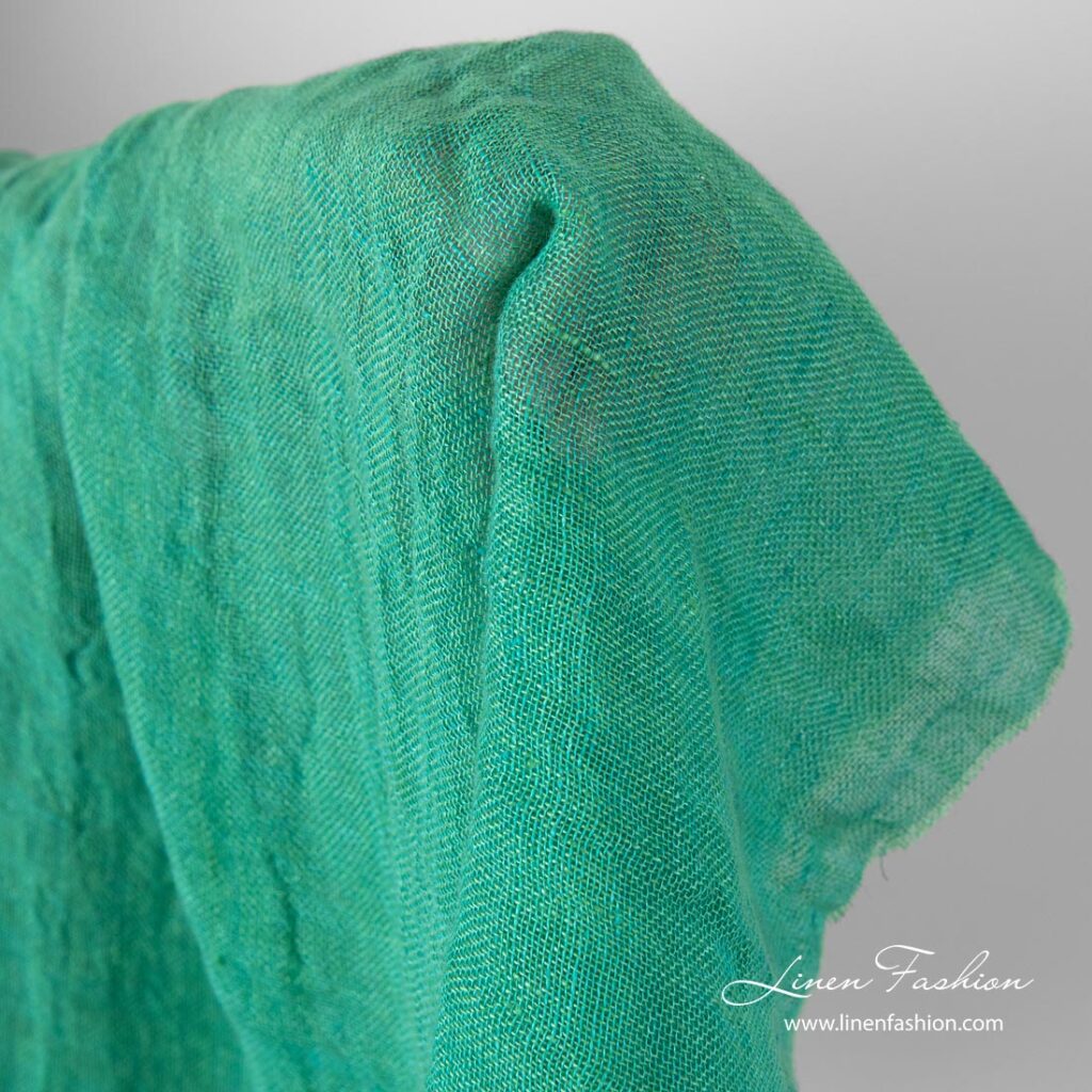 Grønt gasvevd linstoff vasket 3 Washed gauze linen fabric in green color