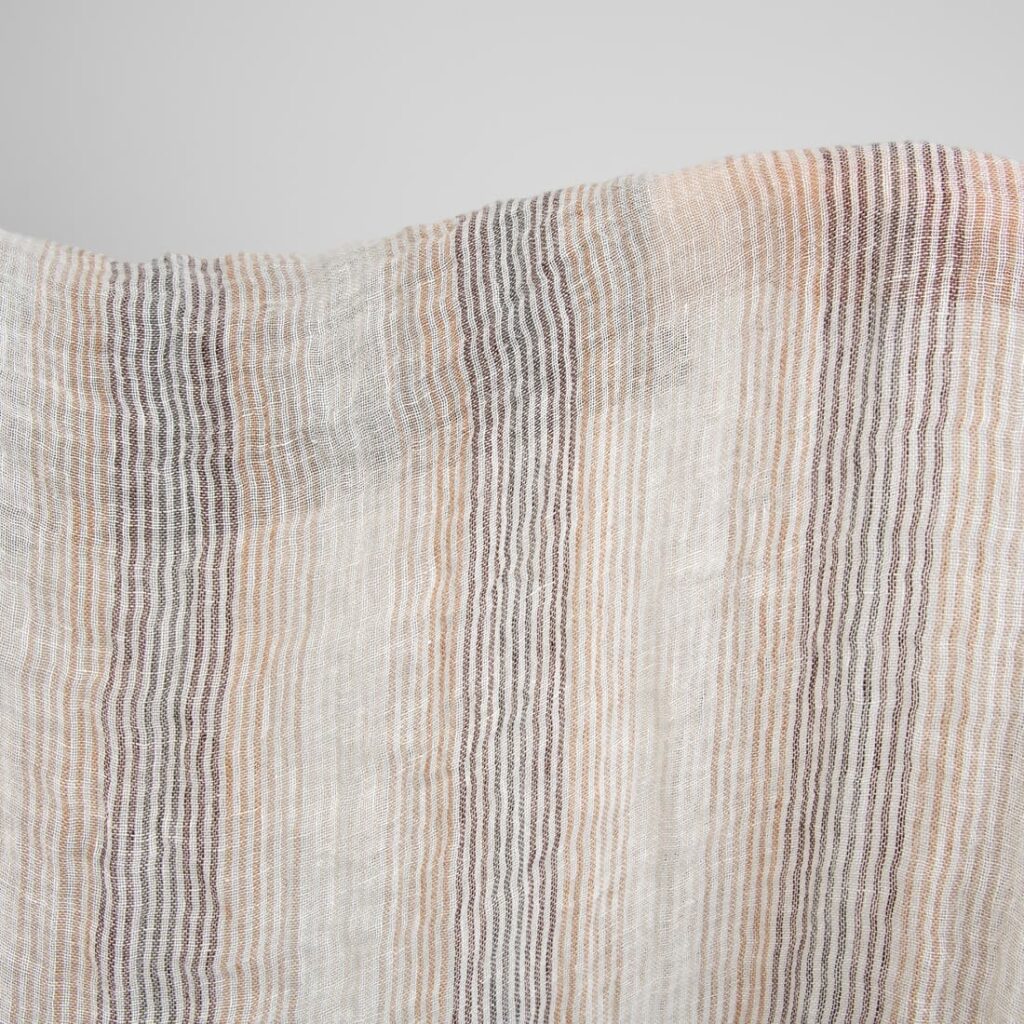 Vasket lin-gas stoff i brune striper 4 linen gauze fabric in brown stripes, transparent