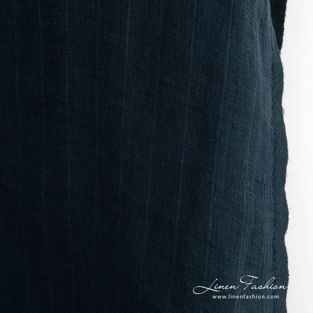 Mørkeblått linstoff i striper vasket 3 Dark blue linen fabric in stripes, for clothes and home textile