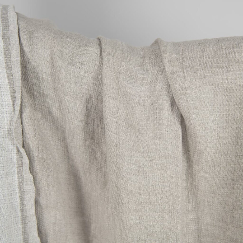 Vasket linstoff naturhvit tosidig 3 Washed linen fabric natural-white double-sided close up detail view