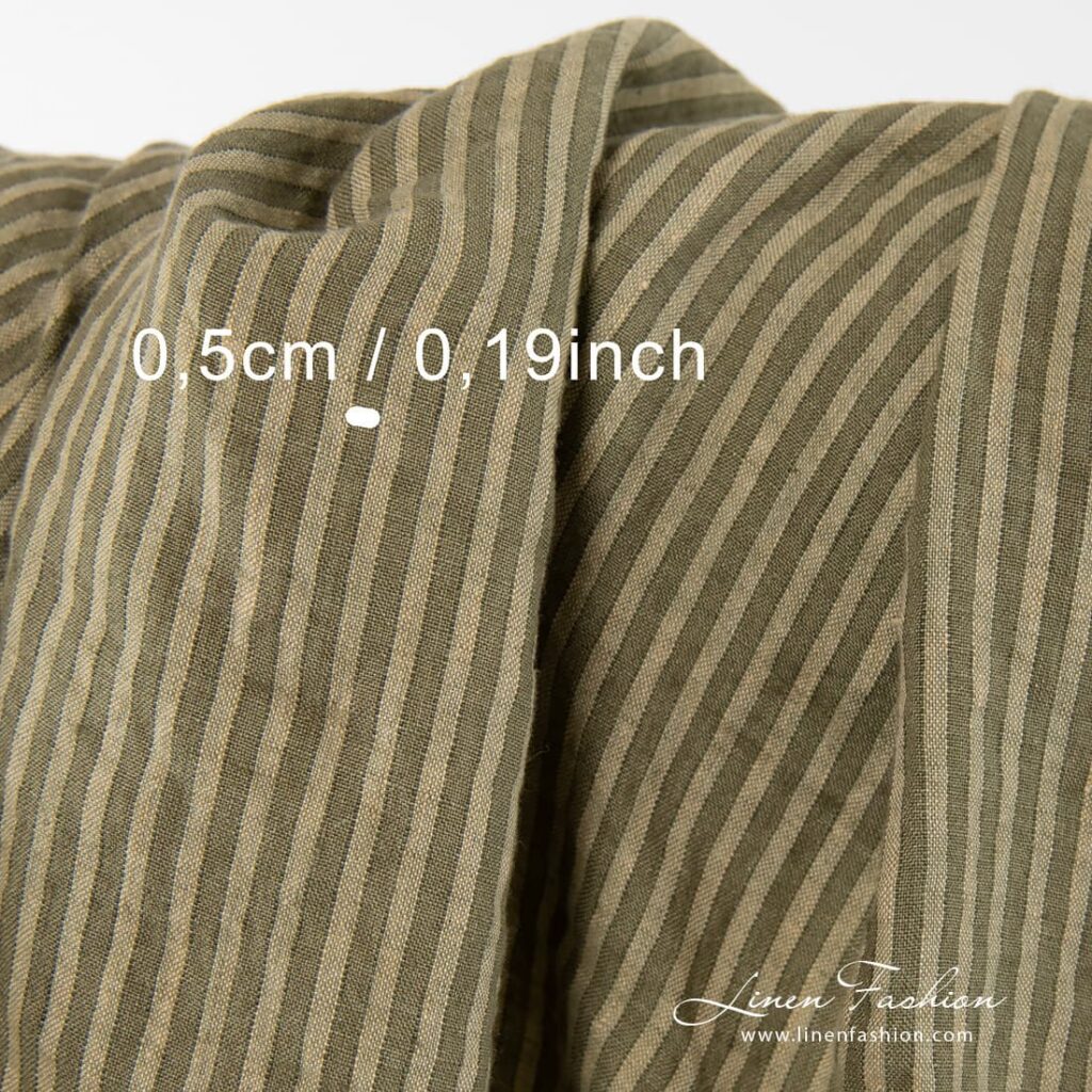 Linstoff i grønne og gulaktige striper vasket 4 Washed 100% linen fabric in stripes, green.