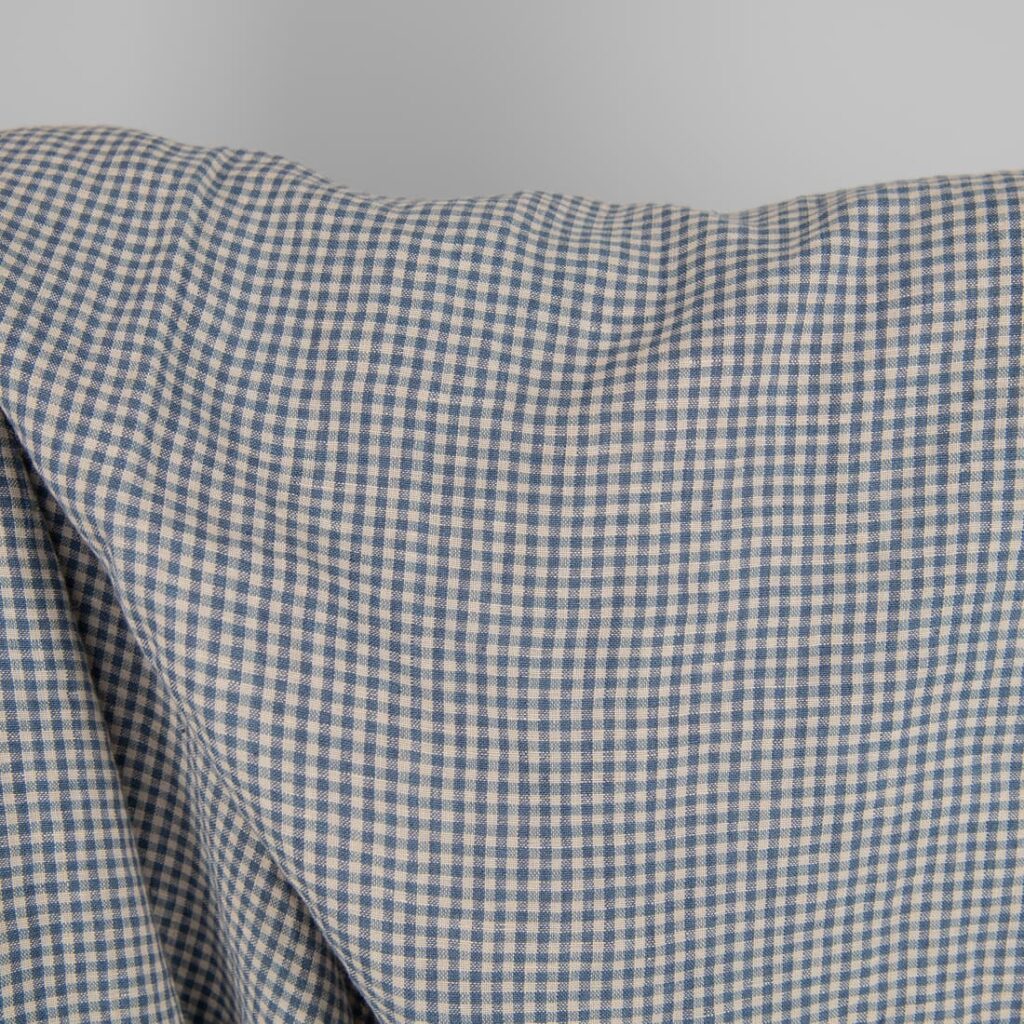 Vasket linstoff med små blå og brunaktige ruter 3 Washed linen fabric with small blue and brownish checks 145cm