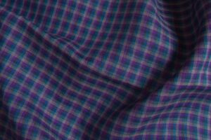 Linstoff med fiolette ruter