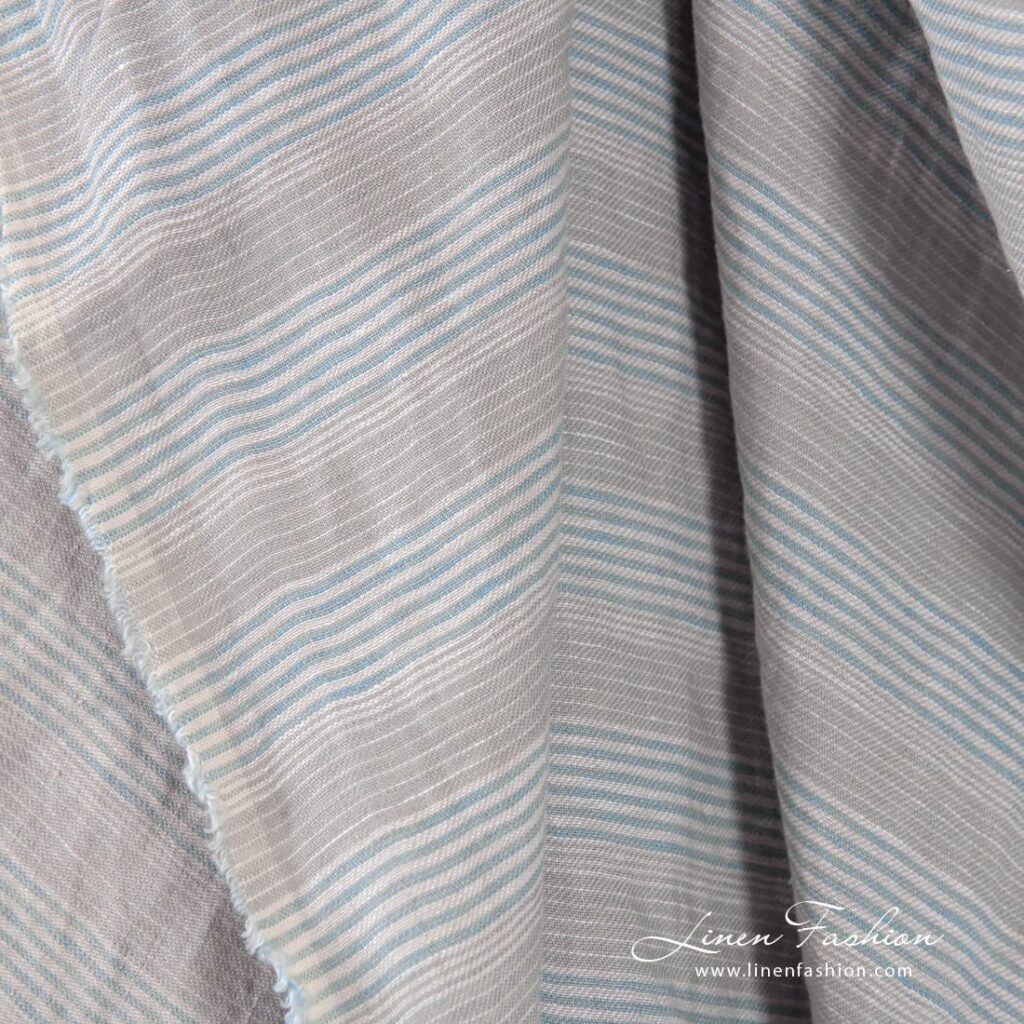 Lysegrå-blått linstoff i striper vasket 3 Grey blue linen fabric in stripes, specially washed to increase softness
