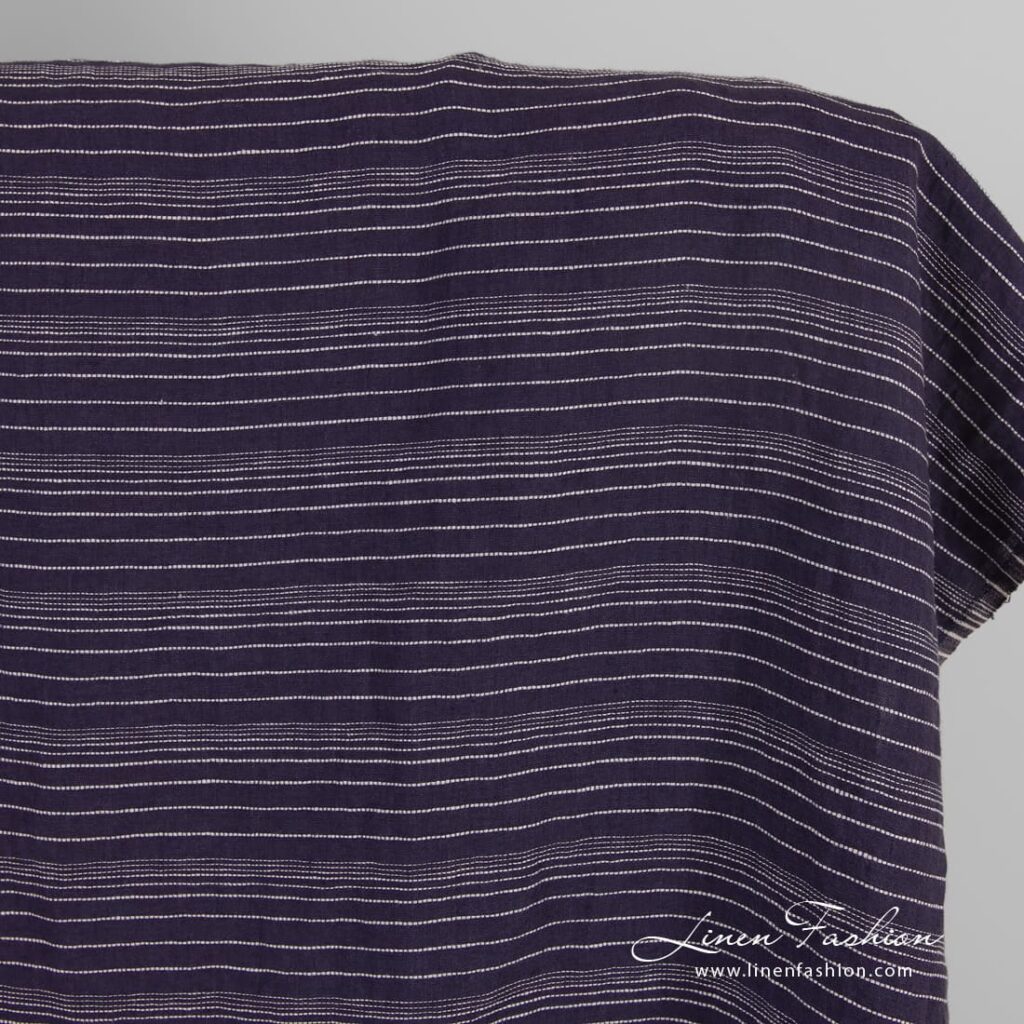 Mørkeblått linstoff i striper vasket 2 Dark blue linen fabric in stripes, washed