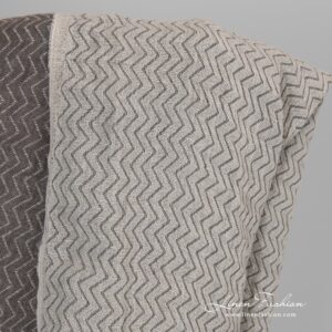 Grått sikksakk linstoff vasket 10 Zig zag grey linen fabric.