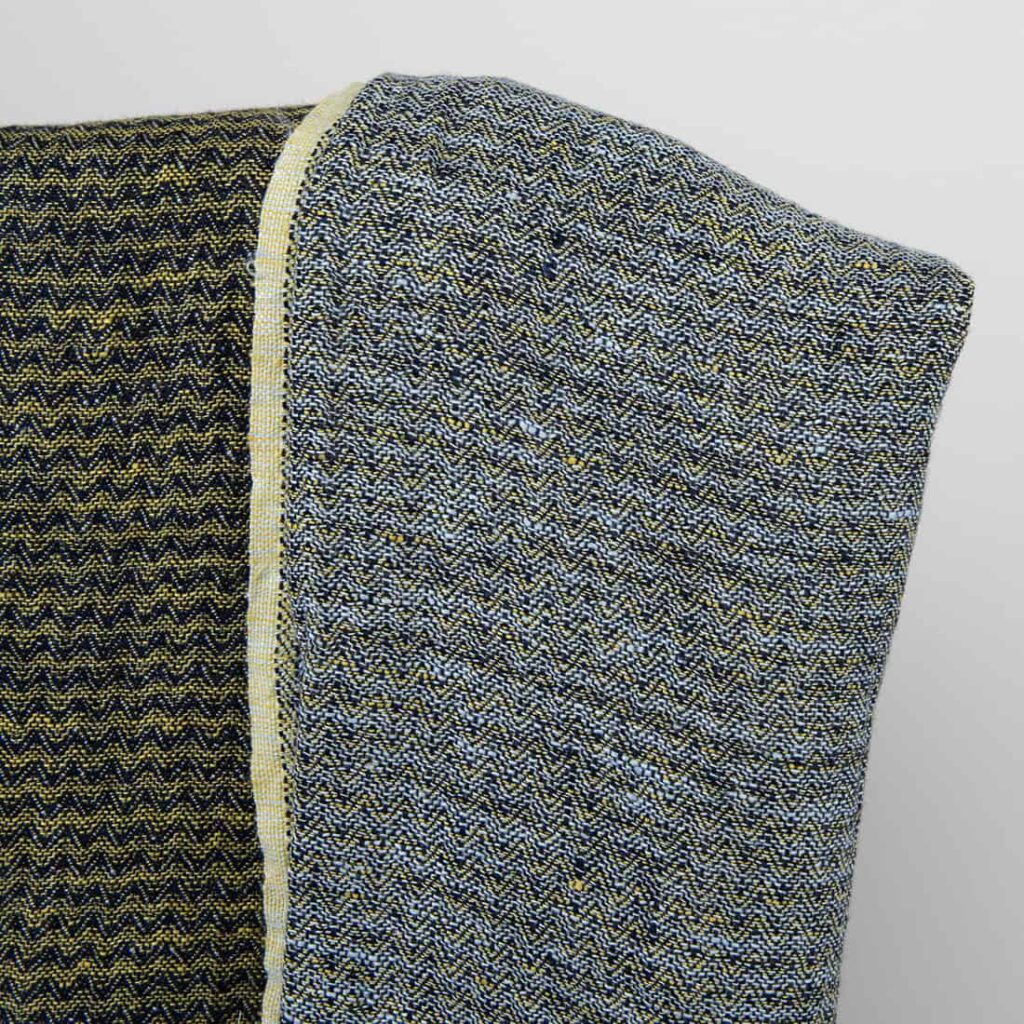 Linstoff i gult og blått bølgemønster vasket 2 Linen fabric washed yellow and blue, double sided