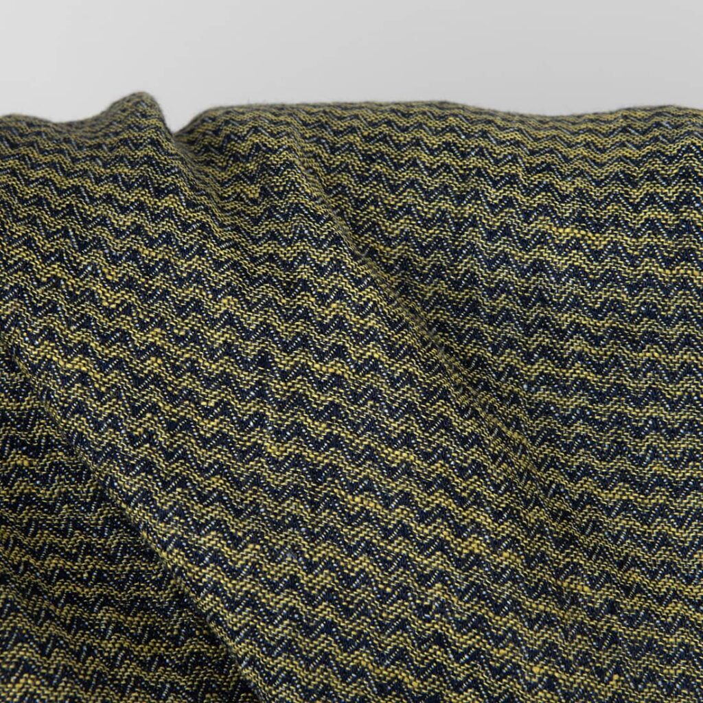 Linstoff i gult og blått bølgemønster vasket 3 Linen fabric washed yellow and blue, small wave pattern