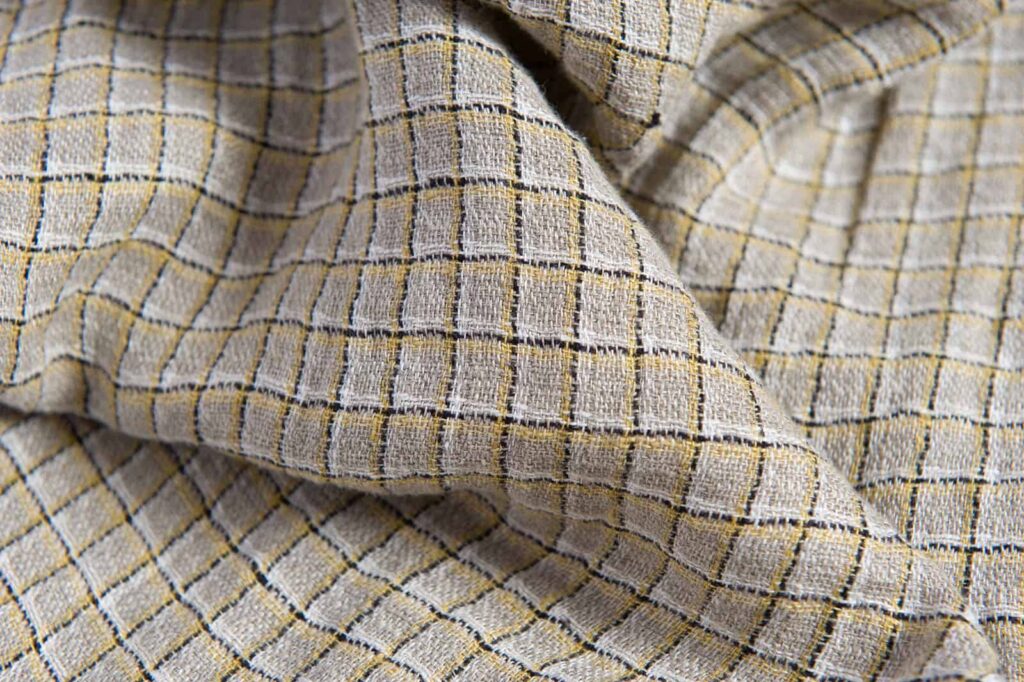 Grått linstoff med gule ruter, vasket 2 Grått linstoff med gule ruter, vasket - Bilde 2