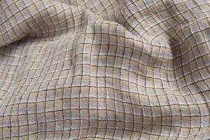 Grått linstoff med gule ruter, vasket 7 Grått linstoff med gule ruter, vasket