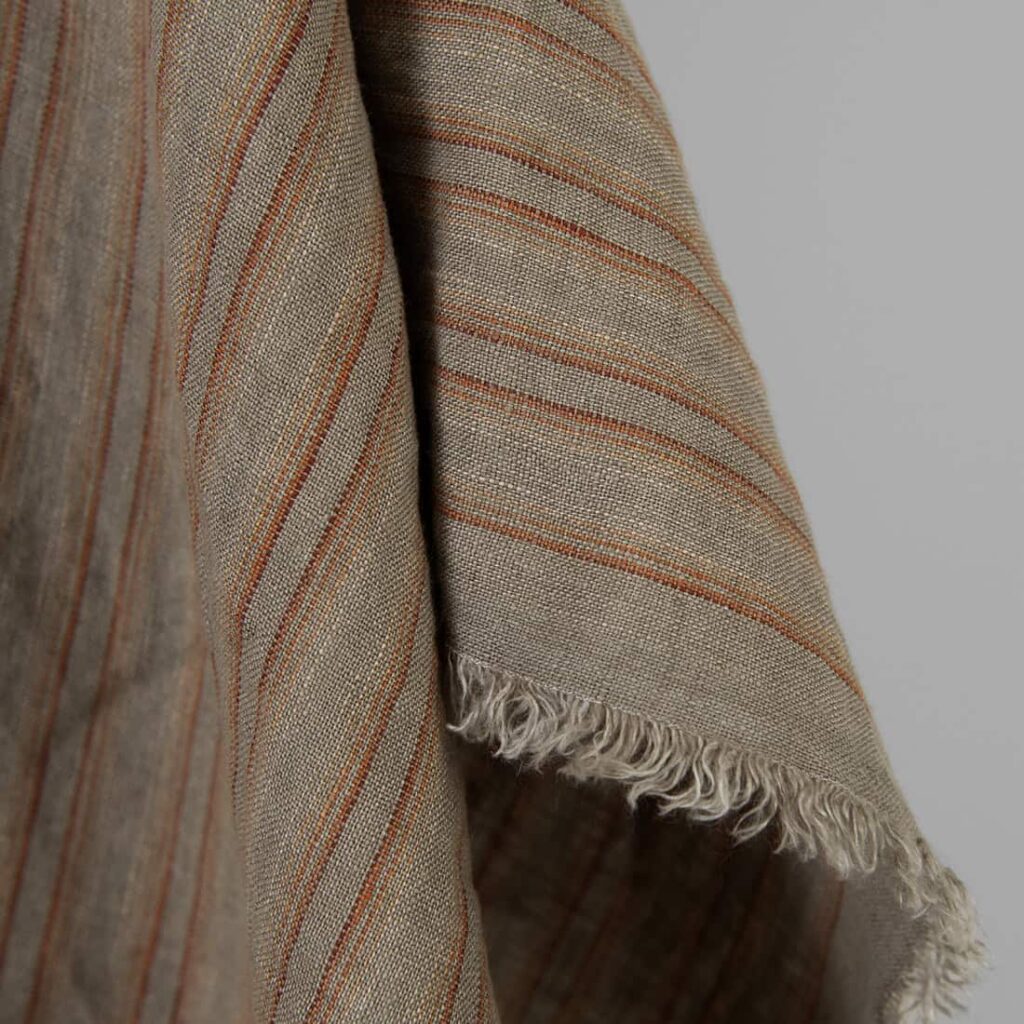 Linstoff oransjebrune striper vasket 3 Linen fabric orange brown stripes washed, fabric edge