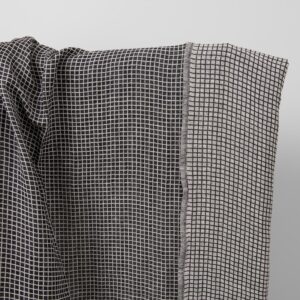 Halvlinstoff i svarte og hvite ruter, vasket 5 Half-linen fabric in black and white checks washed