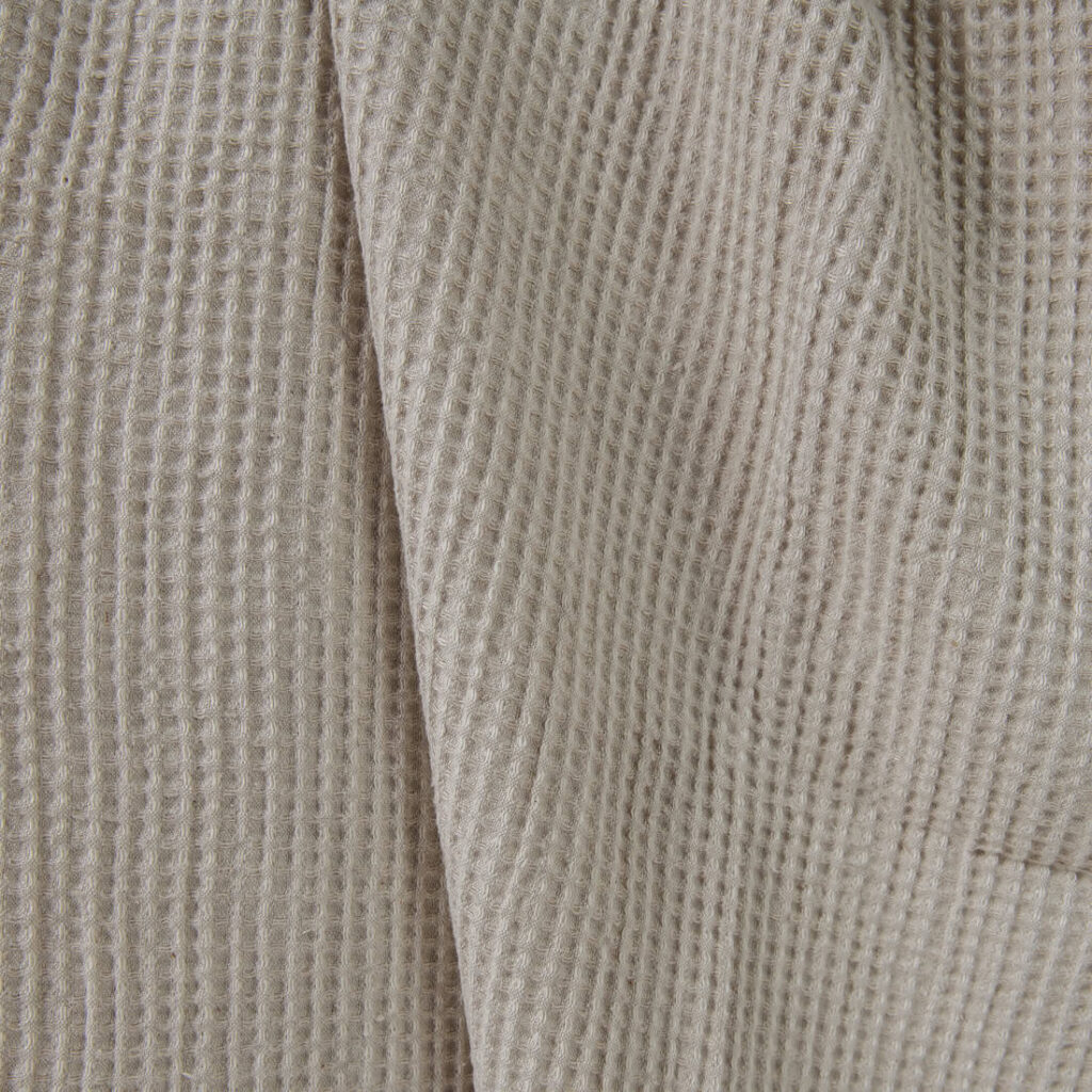 Vasket lin-bomullsstoff beige vaffel 3 Washed linen cotton fabric beige waffle close up detail